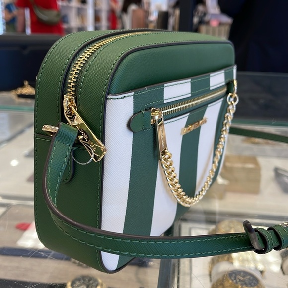 MICHAEL KORS
Jet Set Large EW Zip Chain XBody Saffiano Leather Crossbody Bag
NWT - Picture 14 of 16